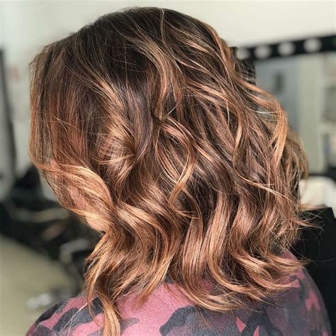 cores de cabelo curto para morenas|Morena iluminada em cabelo curto: 31 fotos e dicas。